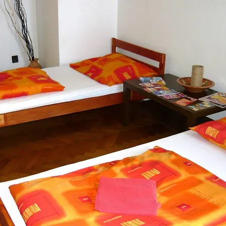 Boomerang Apartments