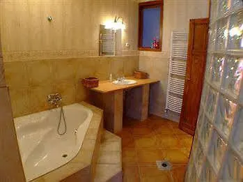Boomerang Apartments *