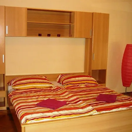 Apartment Boomerang Apartments *